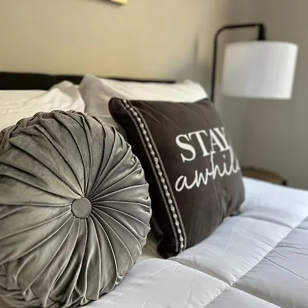 Luxury Apt In Perfect Location